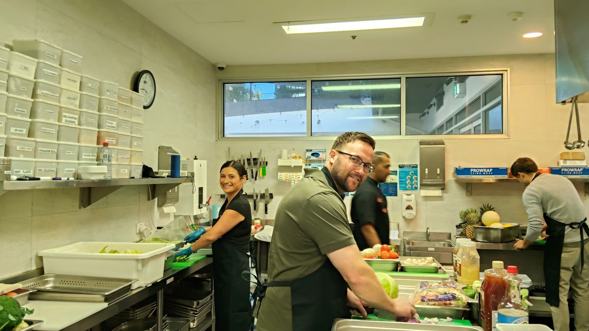 4359c6cd-7861-4ecc-948d-111252a69fc8-upload_video-prepping-cold-and-hot-dishes-b9b4da